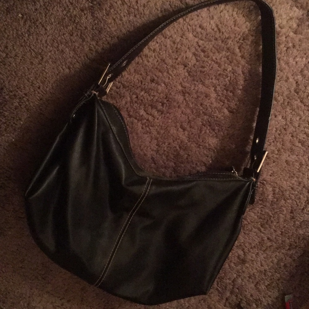 Q2 Handbag - Picture 2 of 3